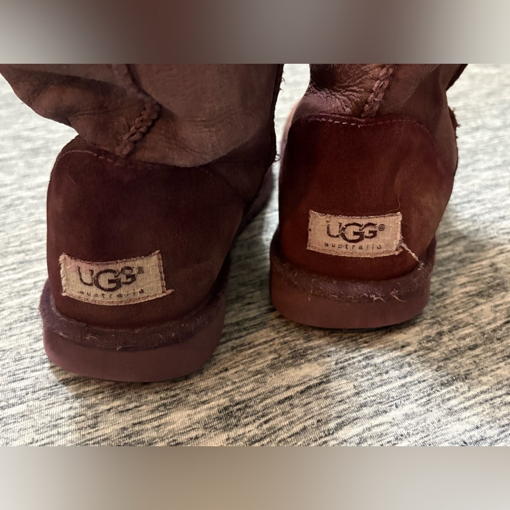 UGG Classic Short Boots Ladies 8 - Picture 4 of 8